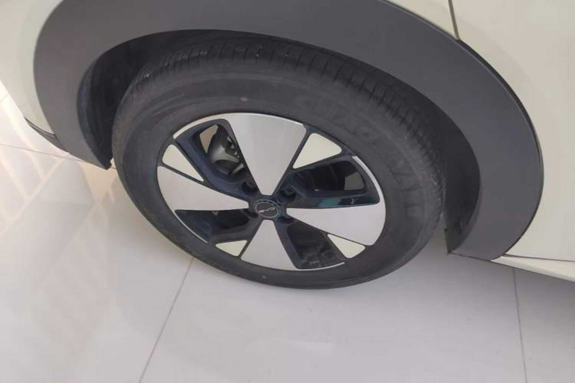 Used BYD Dolphin 2023 420 km Fashion Edition Right Rear Wheel Hub
