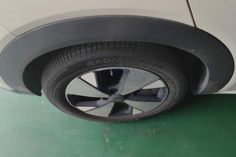 Used BYD Dolphin 2023 420 km Fashion Edition Right Rear Wheel Hub