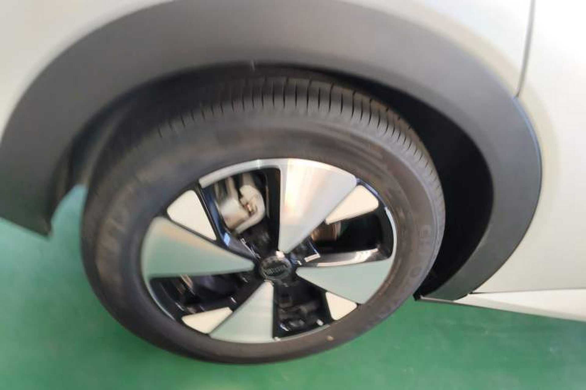 Used BYD Dolphin 2023 420 km Fashion Edition Right Rear Wheel Hub