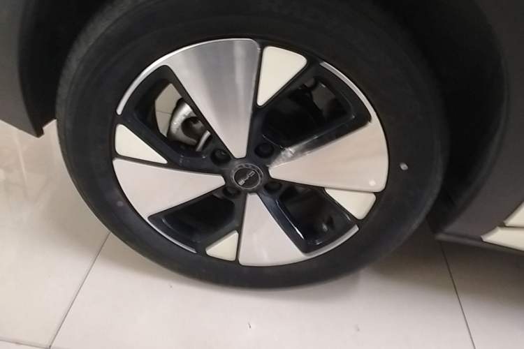 Used BYD Dolphin 2023 420 km Fashion Edition Right Rear Wheel Hub