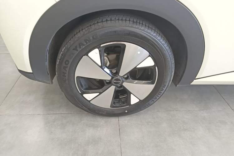 Used BYD Dolphin 2023 420 km Fashion Edition Right Rear Wheel Hub