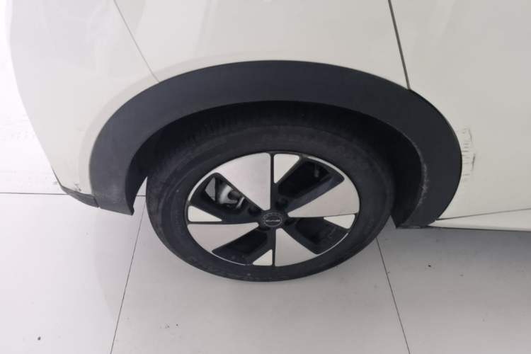 Used BYD Dolphin 2023 420 km Fashion Edition Right Rear Wheel Hub