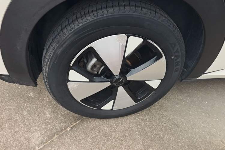 Used BYD Dolphin 2023 420 km Fashion Edition Right Rear Wheel Hub