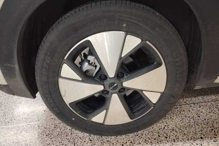 Used BYD Dolphin 2023 420 km Fashion Edition Right Rear Wheel Hub