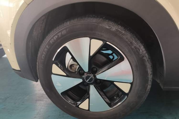 Used BYD Dolphin 2023 420 km Fashion Edition Right Rear Wheel Hub