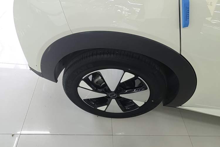 Used BYD Dolphin 2023 420 km Fashion Edition Right Rear Wheel Hub