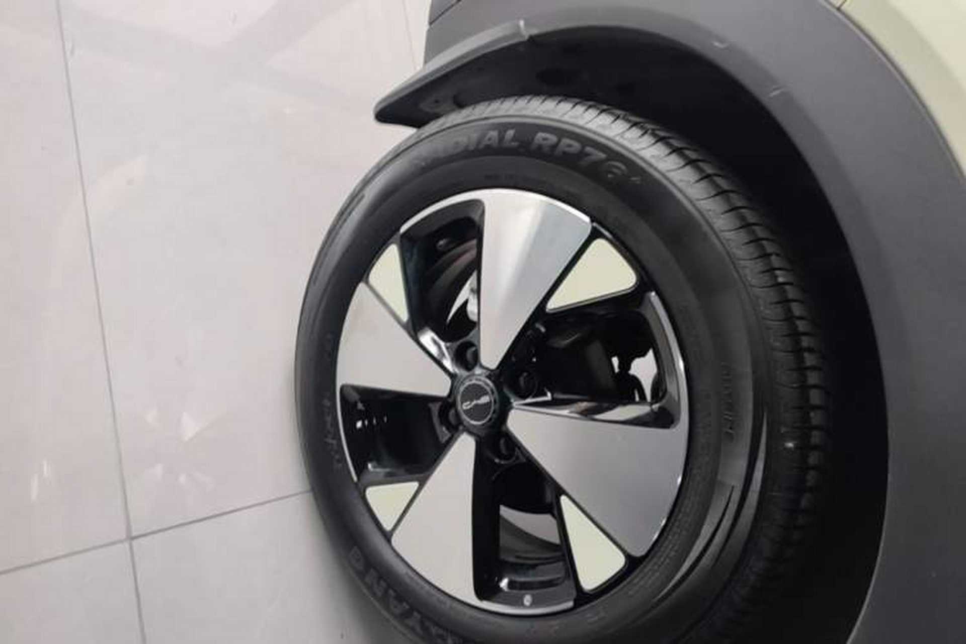 Used BYD Dolphin 2023 420 km Fashion Edition Right Rear Wheel Hub