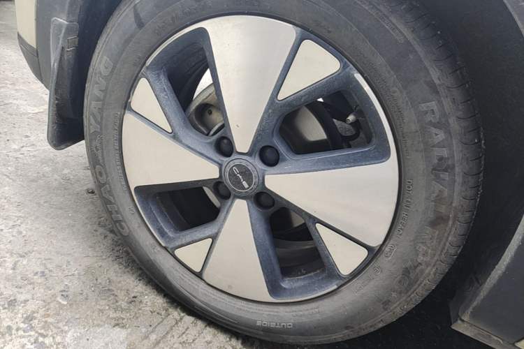 Used BYD Dolphin 2023 420 km Fashion Edition Right Rear Wheel Hub