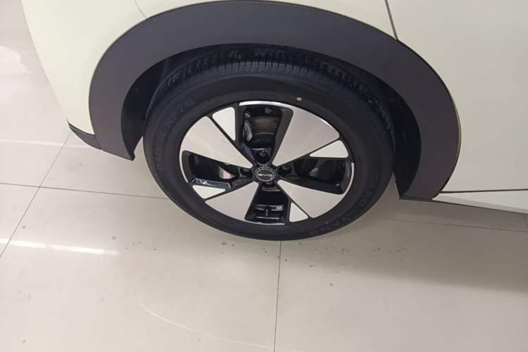 Used BYD Dolphin 2023 420 km Fashion Edition Right Rear Wheel Hub