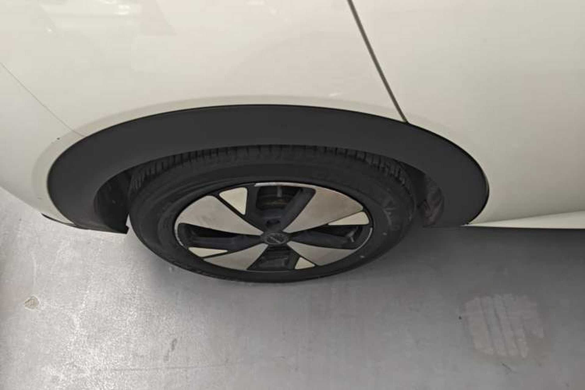 Used BYD Dolphin 2023 420 km Fashion Edition Right Rear Wheel Hub