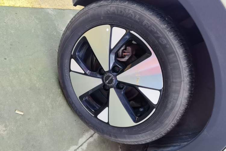 Used BYD Dolphin 2023 420 km Fashion Edition Right Rear Wheel Hub
