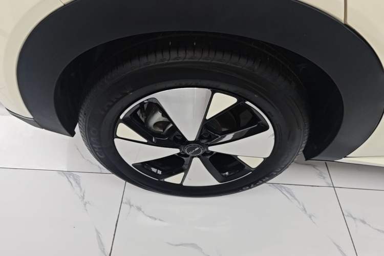 Used BYD Dolphin 2023 420 km Fashion Edition Right Rear Wheel Hub