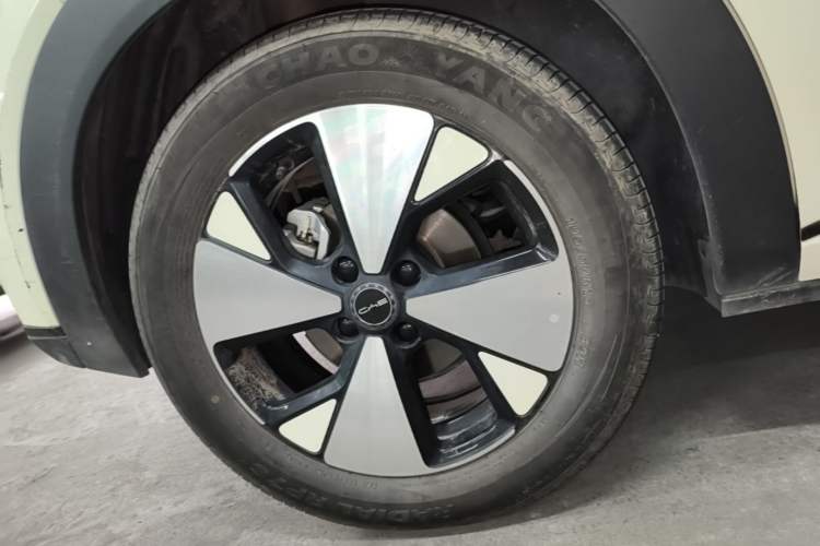 Used BYD Dolphin 2023 420 km Fashion Edition Right Rear Wheel Hub