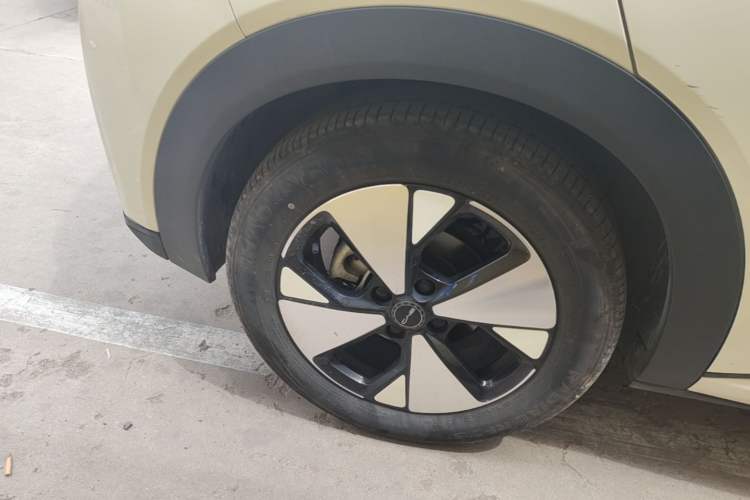 Used BYD Dolphin 2023 420 km Fashion Edition Right Rear Wheel Hub