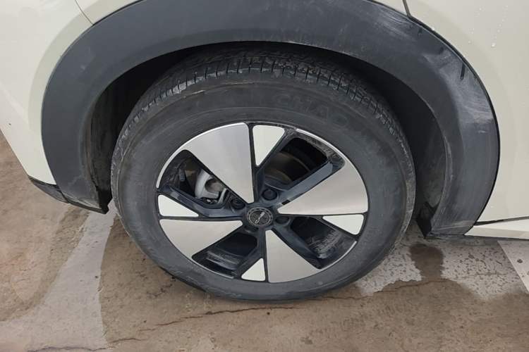 Used BYD Dolphin 2023 420 km Fashion Edition Right Rear Wheel Hub