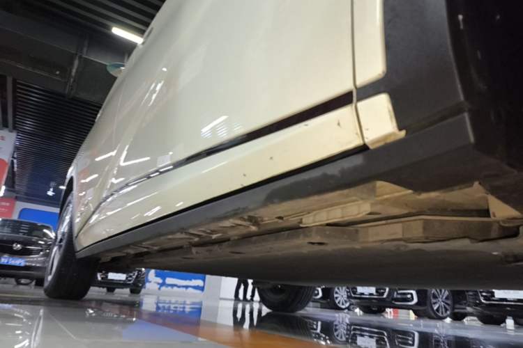 Used BYD Dolphin 2023 420 km Fashion Edition Right Side Sill