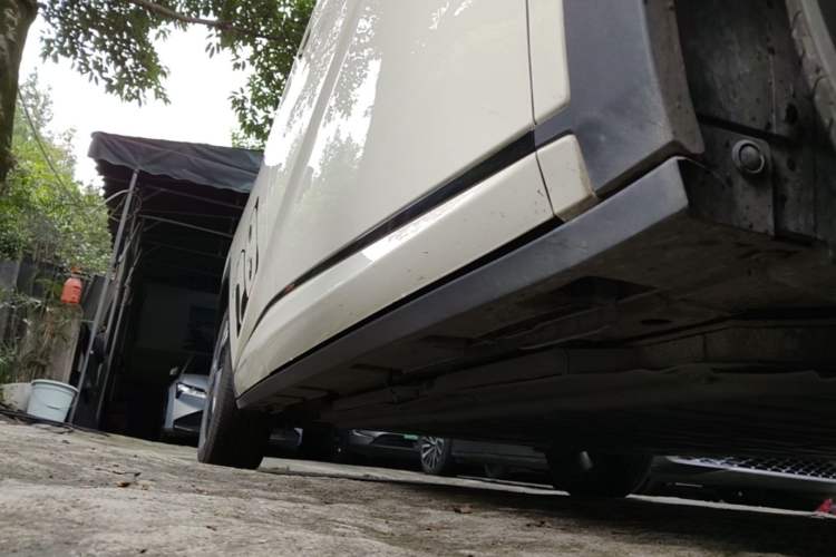 Used BYD Dolphin 2023 420 km Fashion Edition Right Side Sill