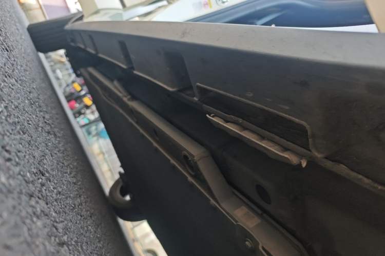 Used BYD Dolphin 2023 420 km Fashion Edition Right Side Sill