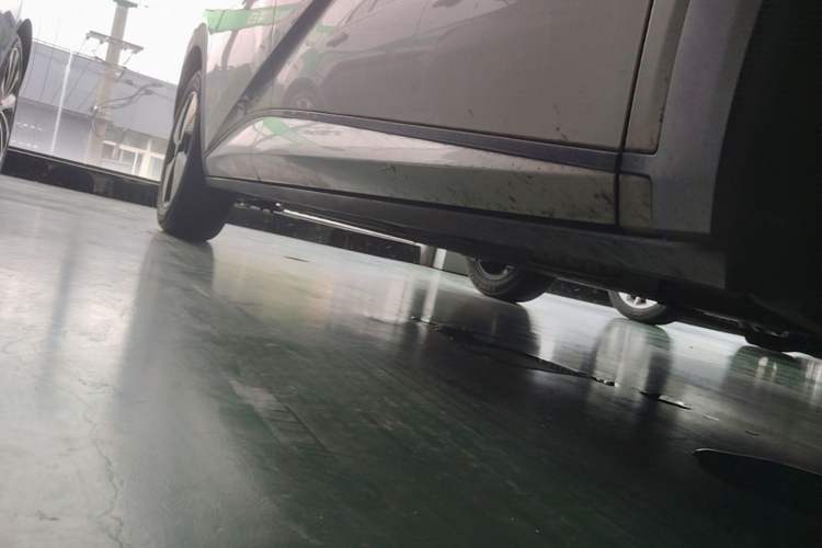 Used BYD Dolphin 2023 420 km Fashion Edition Right Side Sill