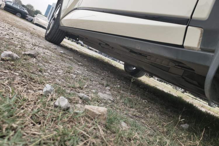 Used BYD Dolphin 2023 420 km Fashion Edition Right Side Sill