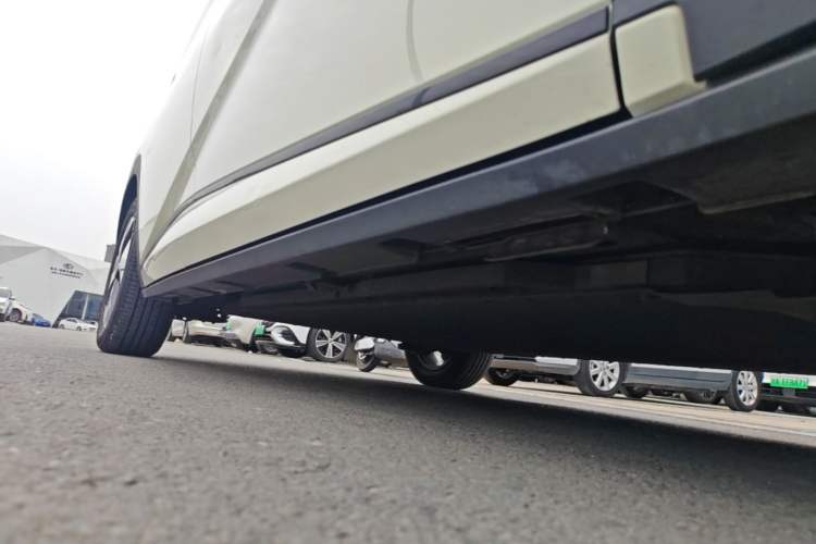 Used BYD Dolphin 2023 420 km Fashion Edition Right Side Sill