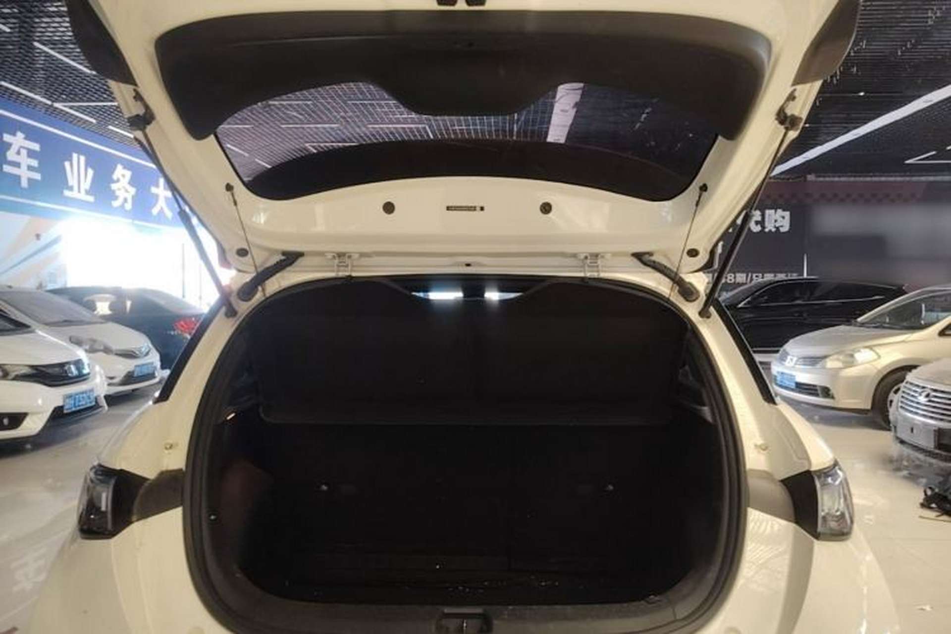 Used BYD Dolphin 2023 420 km Fashion Edition Trunk