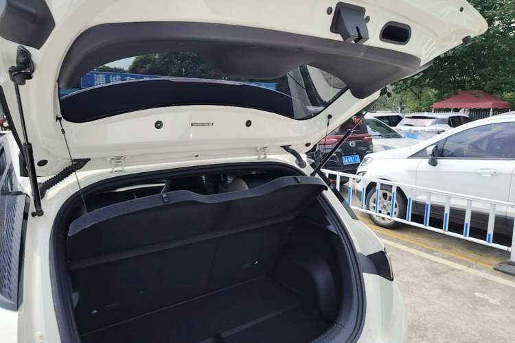 Used BYD Dolphin 2023 420 km Fashion Edition Trunk