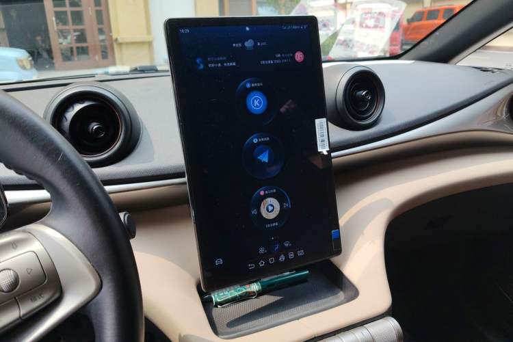 Used BYD Dolphin 2023 420 km Fashion Edition Audio And AC Panel