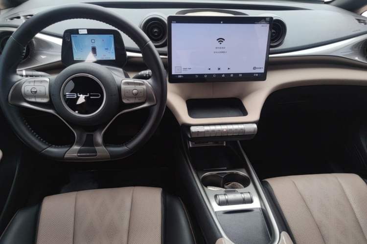 Used BYD Dolphin 2023 420 km Free Version Audio And AC Panel