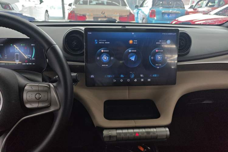 Used BYD Dolphin 2023 420 km Fashion Edition Audio And AC Panel