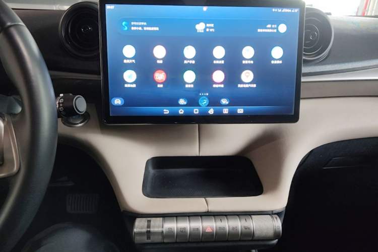 Used BYD Dolphin 2023 420 km Free Version Audio And AC Panel