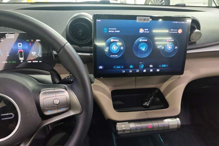 Used BYD Dolphin 2023 420 km Fashion Edition Audio And AC Panel