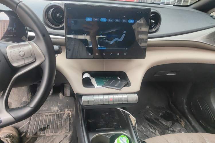 Used BYD Dolphin 2023 420 km Fashion Edition Audio And AC Panel