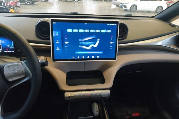 Used BYD Dolphin 2023 420 km Fashion Edition Audio And AC Panel