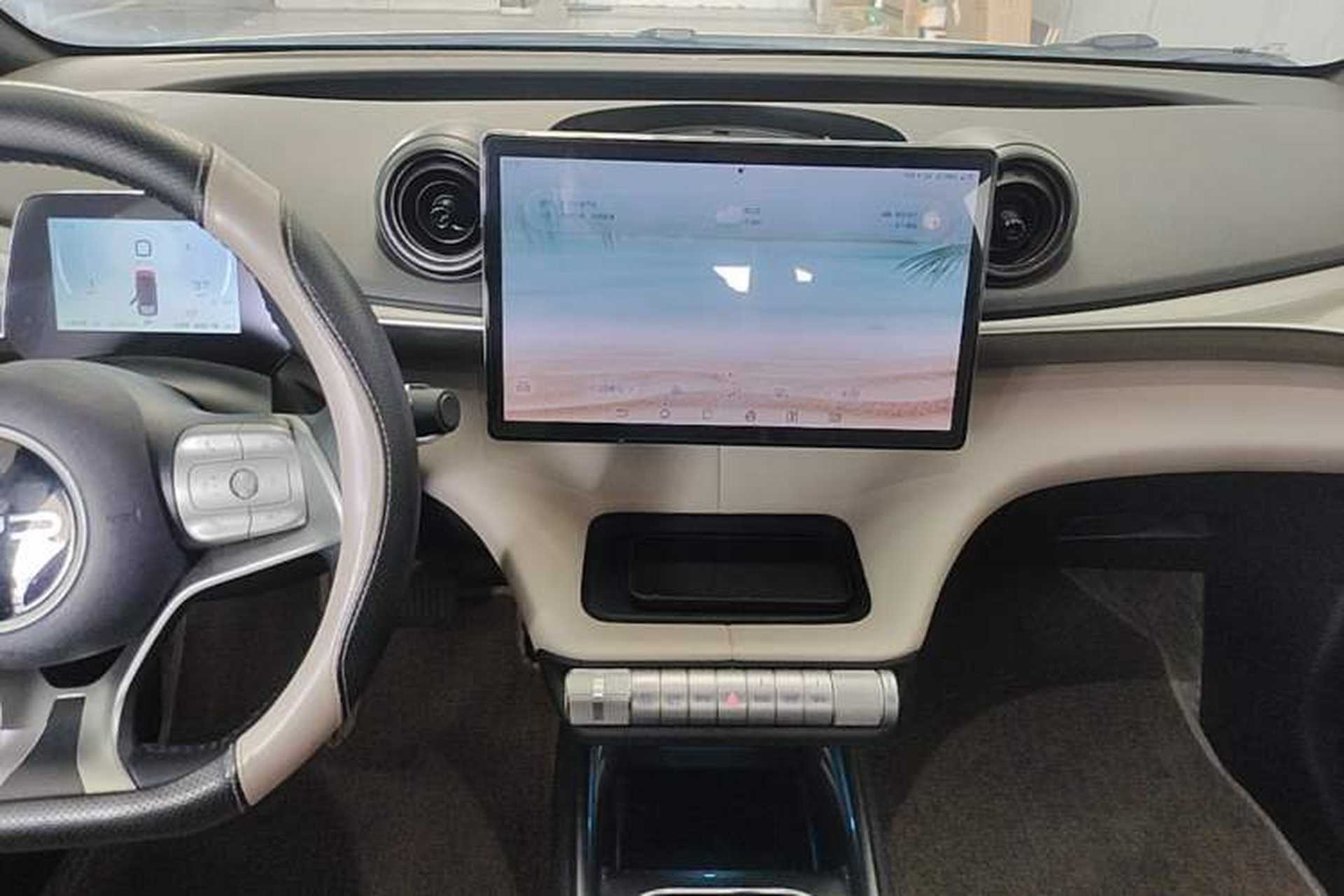 Used BYD Dolphin 2023 420 km Fashion Edition Audio And AC Panel