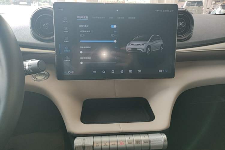 Used BYD Dolphin 2023 420 km Free Version Audio And AC Panel