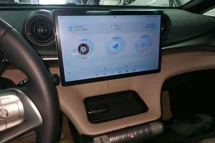 Used BYD Dolphin 2023 420 km Fashion Edition Audio And AC Panel