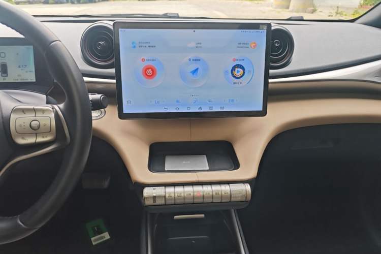 Used BYD Dolphin 2023 420 km Fashion Edition Audio And AC Panel