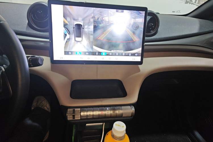 Used BYD Dolphin 2023 420 km Fashion Edition Audio And AC Panel