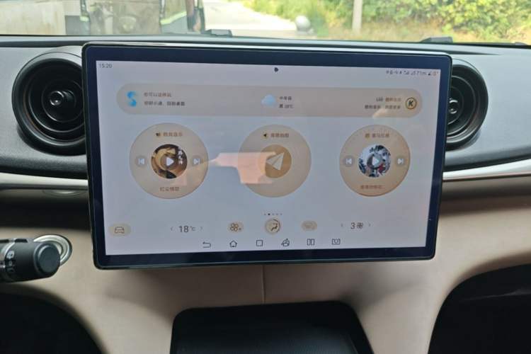 Used BYD Dolphin 2023 420 km Fashion Edition Audio And AC Panel