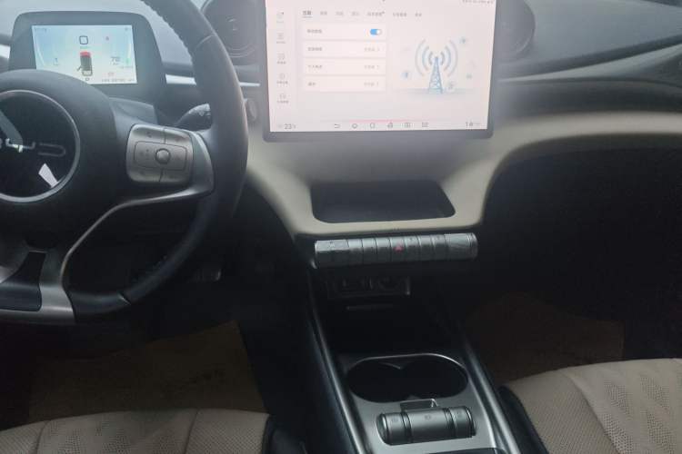 Used BYD Dolphin 2023 420 km Fashion Edition Audio And AC Panel