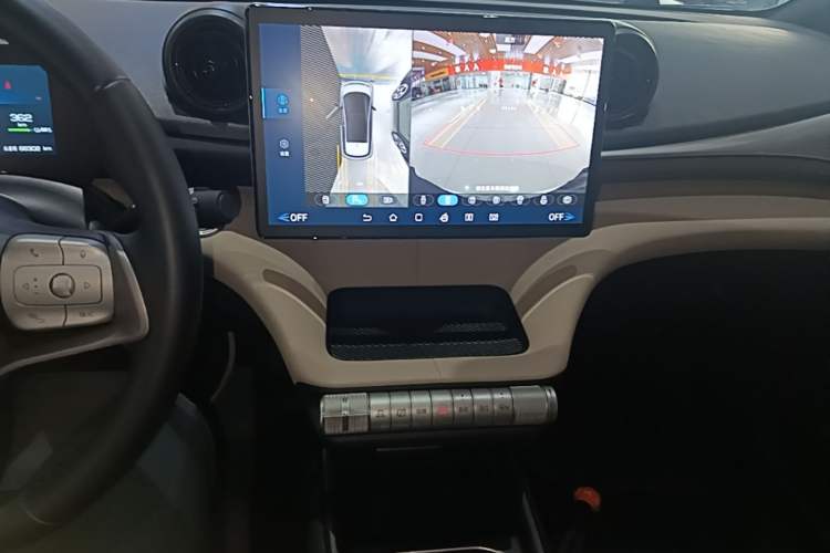 Used BYD Dolphin 2023 420 km Fashion Edition Audio And AC Panel
