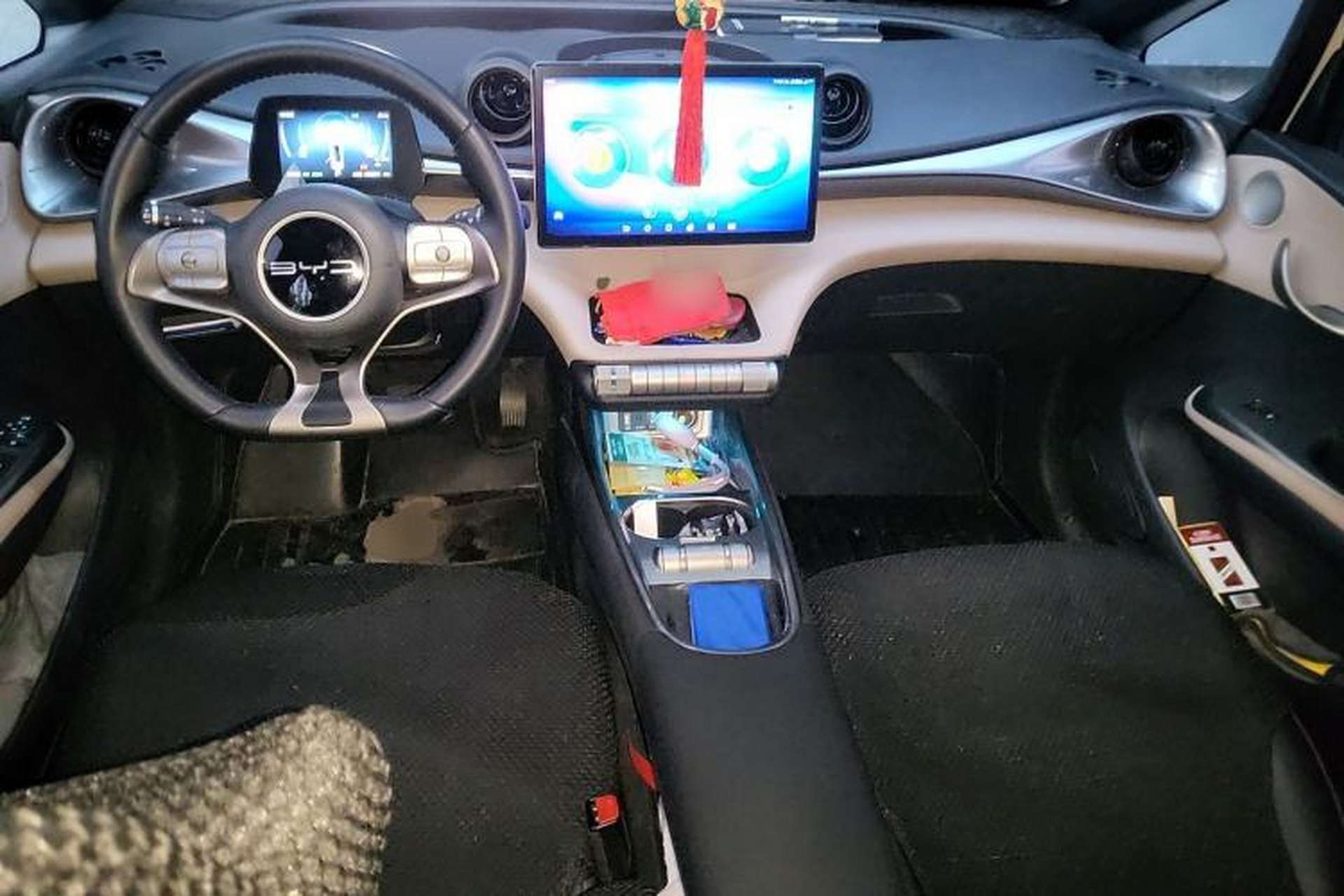 Used BYD Dolphin 2023 420 km Fashion Edition Center Console