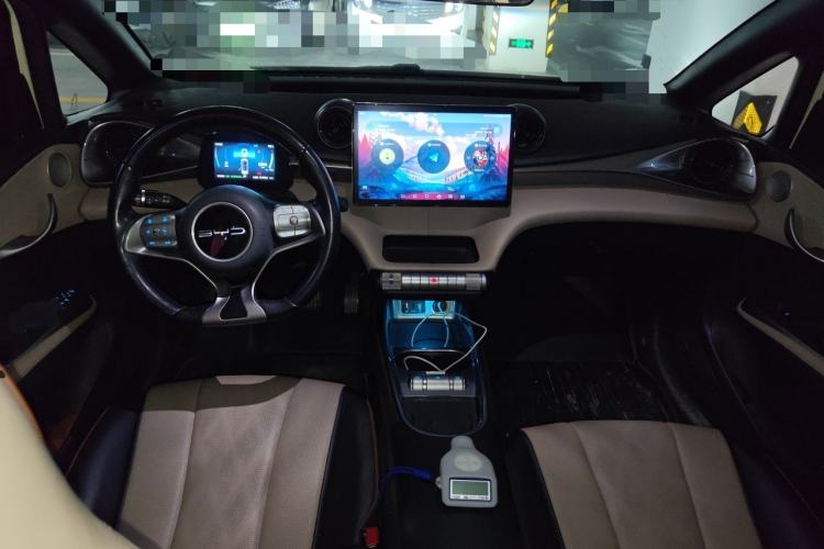 Used BYD Dolphin 2023 420 km Fashion Edition Center Console