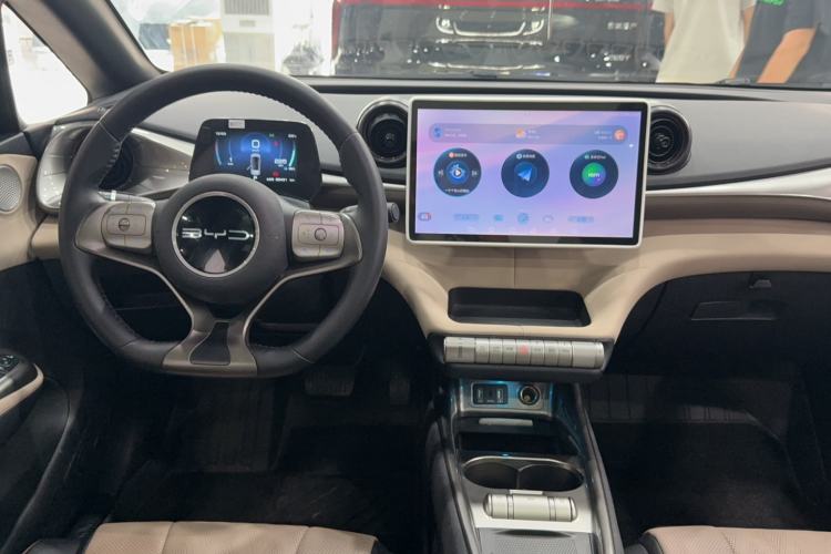 Used BYD Dolphin 2023 420 km Fashion Edition Center Console