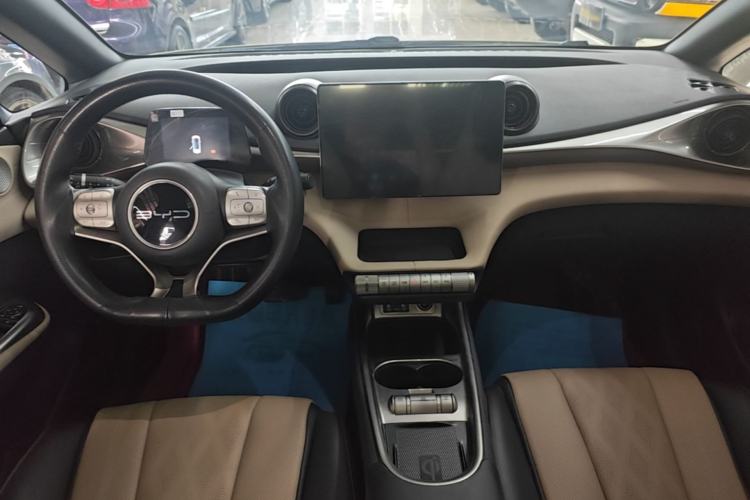 Used BYD Dolphin 2023 420 km Fashion Edition Center Console