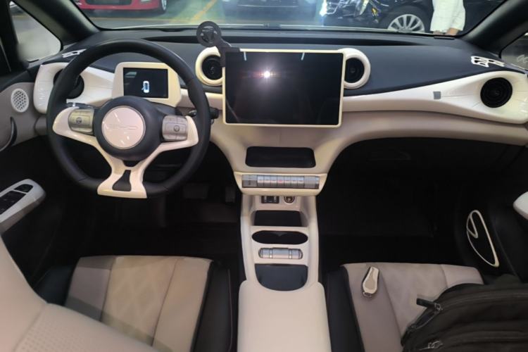 Used BYD Dolphin 2023 420 km Fashion Edition Center Console