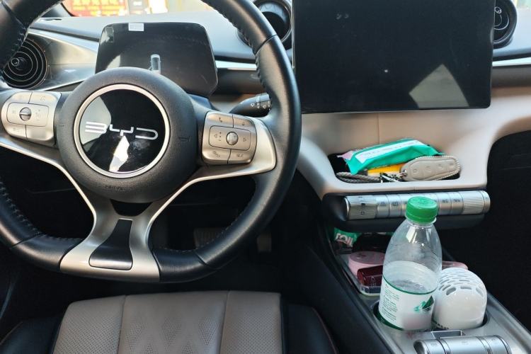 Used BYD Dolphin 2023 420 km Fashion Edition Center Console