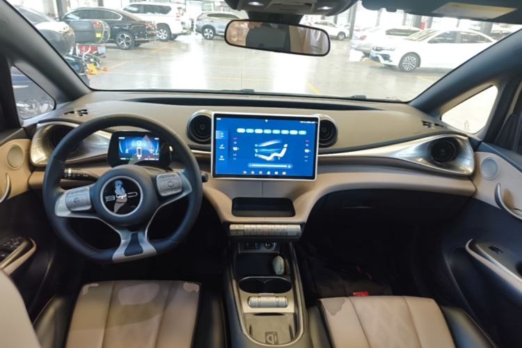 Used BYD Dolphin 2023 420 km Fashion Edition Center Console