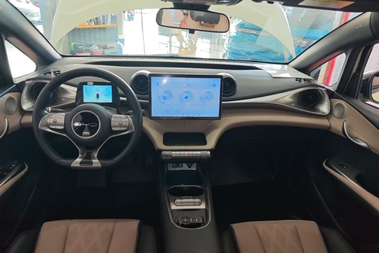 Used BYD Dolphin 2023 420 km Fashion Edition Center Console